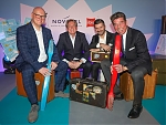 Thomas Wacker, Cluster General Manager von Novotel & ibis Wien Hauptbahnhof, mit Volkmar Pfaff, Moderator Ciro de Luca und Mat Schuh Foto: Novotel / APA-Fotoservice / Tanzer