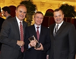 Im Bild (v.l.n.r.): Jean Gabriel Pérès, President and CEO, Christian Kramer, General Manager Mövenpick Hotel Lausanne, Nicolas Meylan, General Manager Mövenpick Hotel & Casino Genf. Foto: Mövenpick Lausanne